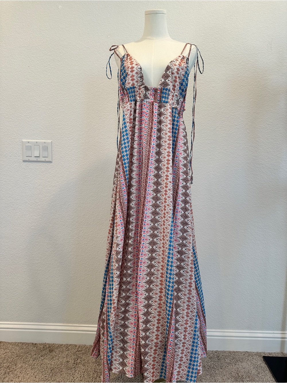 Lulus Boho Maxi Dress M Tie Shoulder Open Back Geometric Print